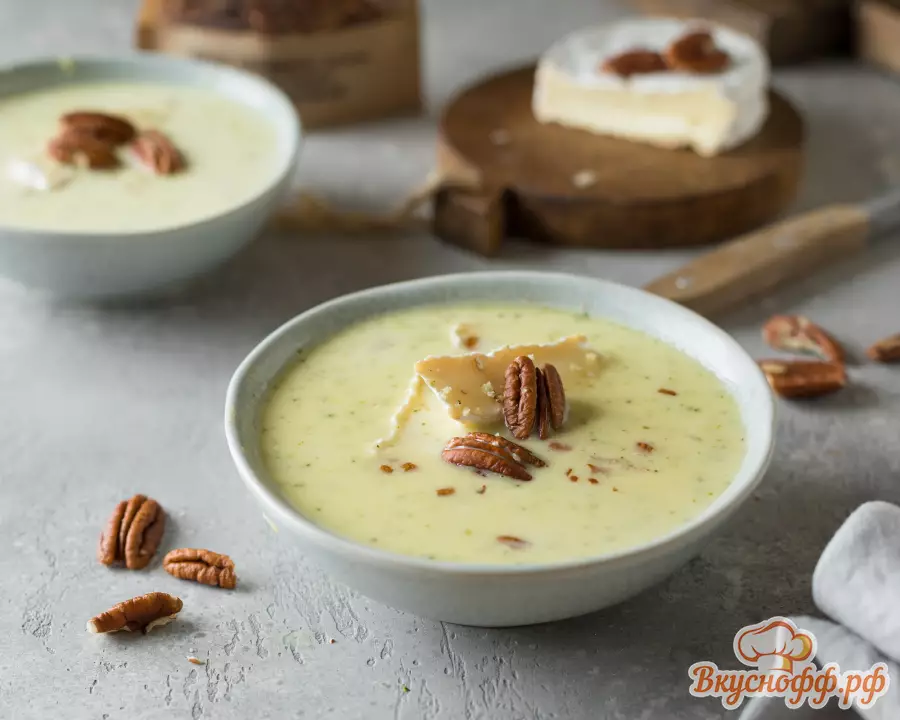 Суп-пюре из брокколи с сыром и орехами - Готовое блюдо