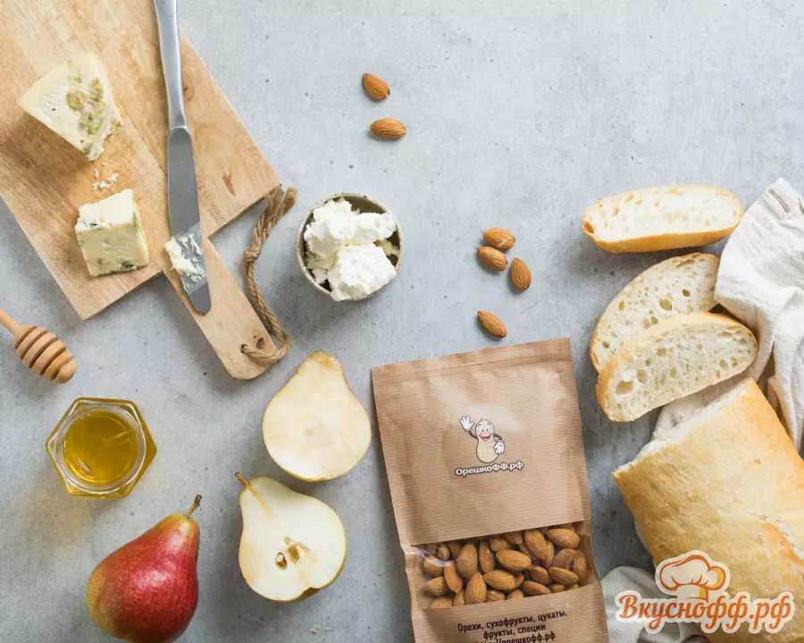 Брускетта с грушей, миндалём и творожным сыром - Ингредиенты и состав рецепта