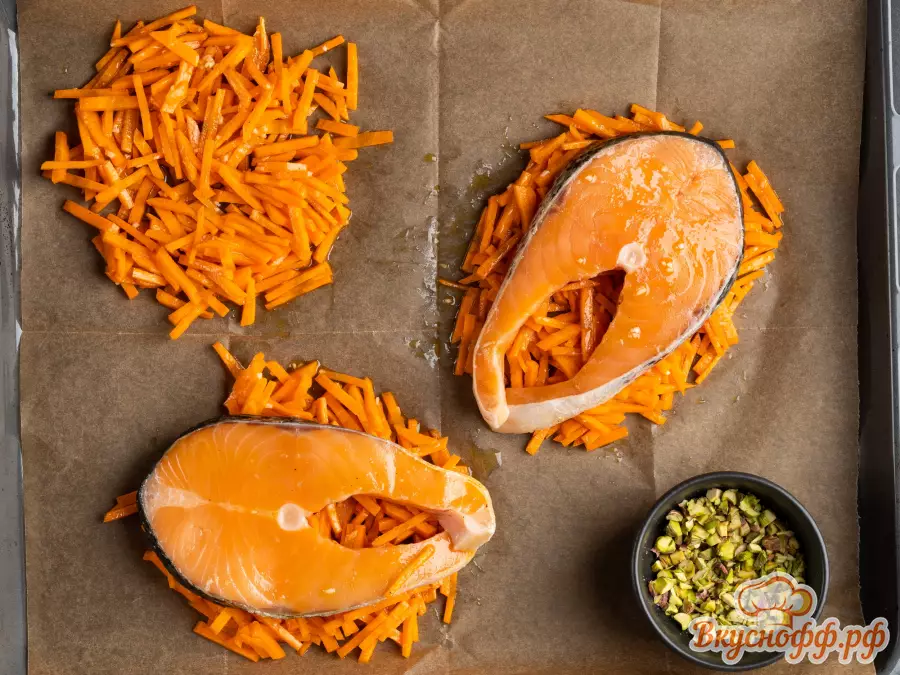 Стейк из лосося с морковью и фисташками - Шаг 5
