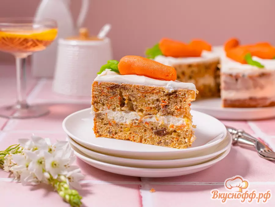 Морковный торт с марципаном - Готовое блюдо