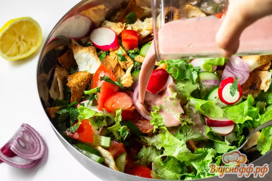 Салат с курицей, овощами и лавашом - Шаг 4