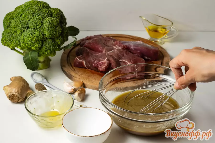 Тушёная говядина с брокколи и рисом - Шаг 1