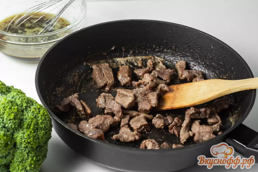 Тушёная говядина с брокколи и рисом - Шаг 4