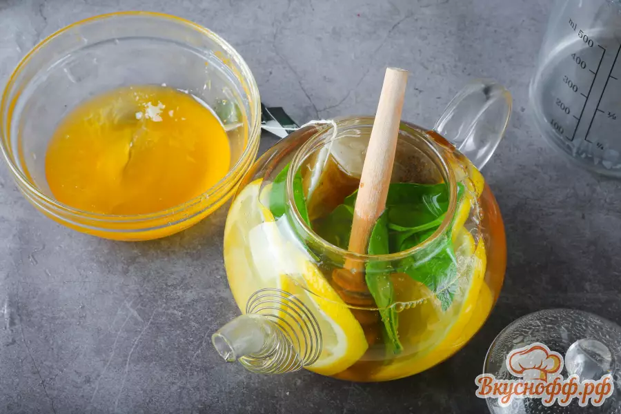 Холодный чай с лимоном и базиликом - Шаг 2
