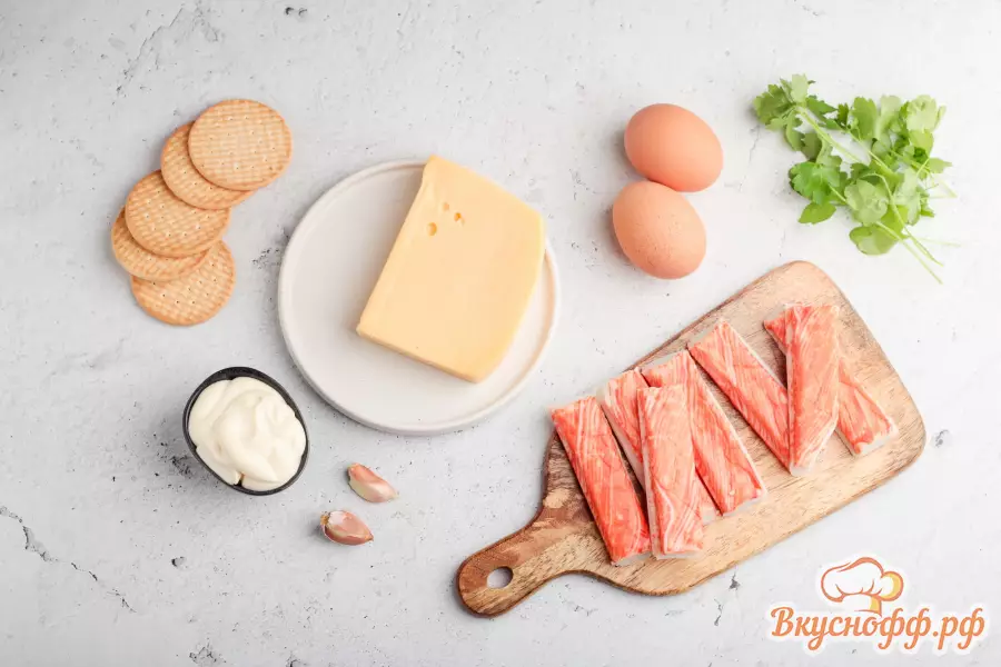 Салат с крабовыми палочками, сыром и яйцами - Ингредиенты и состав рецепта