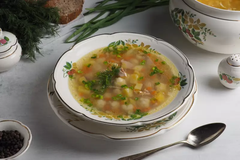 Суп с галушками на курином бульоне