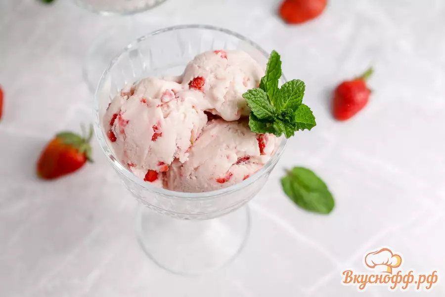 Мороженое из йогурта с клубникой - Готовое блюдо
