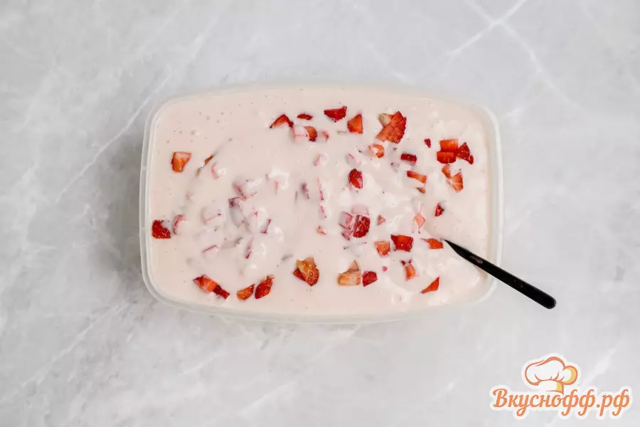 Мороженое из йогурта с клубникой - Шаг 3