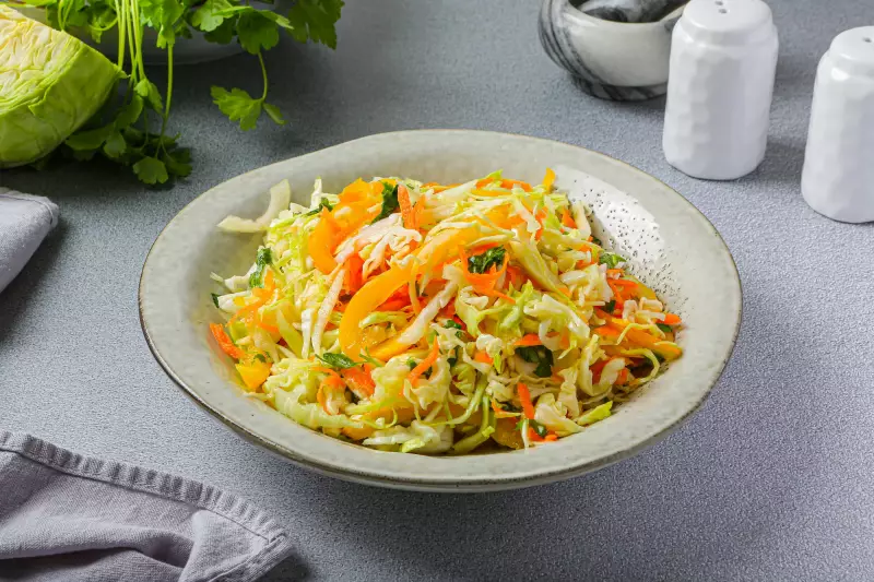 Салат «Витаминный» из капусты и моркови