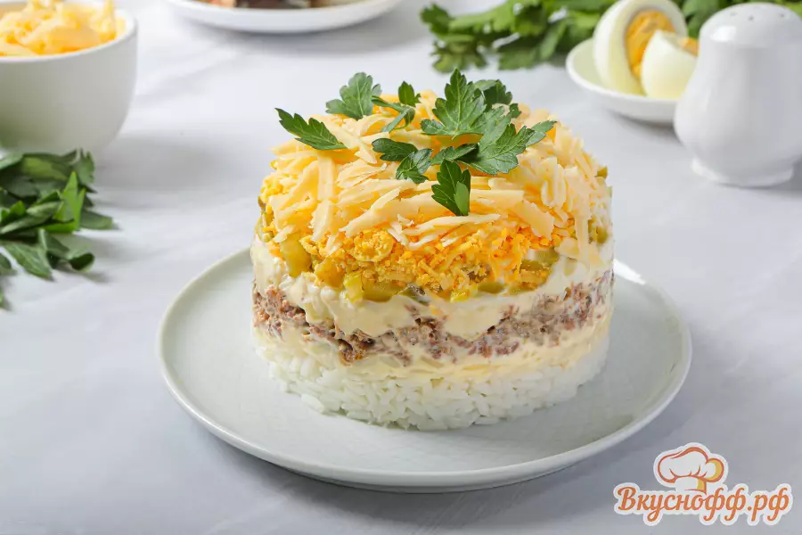 Салат с рисом и рыбными консервами - Готовое блюдо