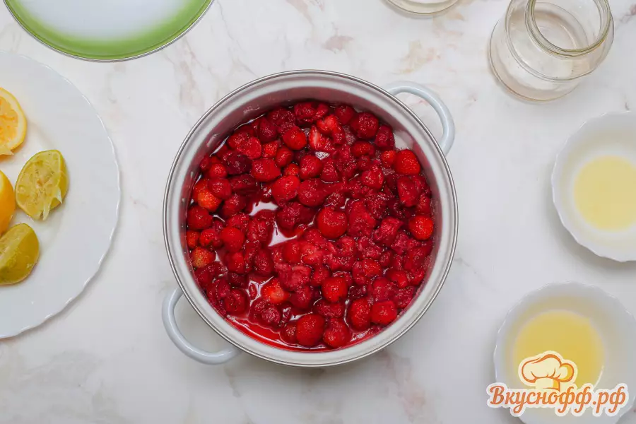Густое варенье из клубники с целыми ягодами - Шаг 4
