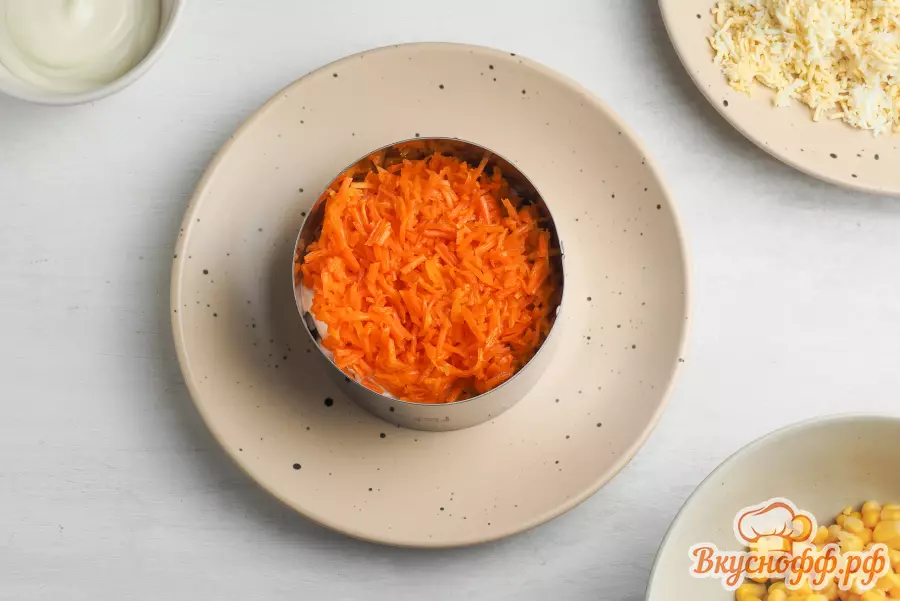 Салат с копчёной курицей и корейской морковью - Шаг 4