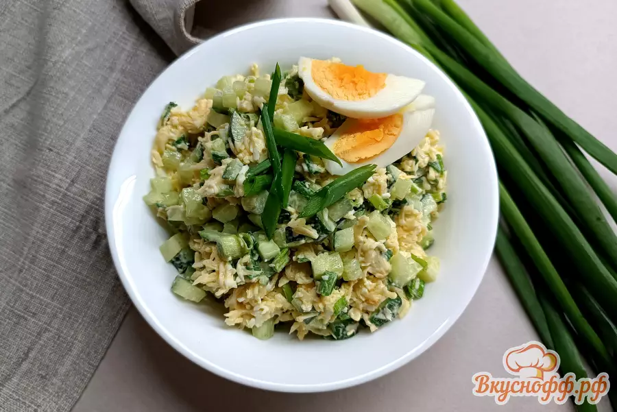 Салат из яиц и свежего огурца - Готовое блюдо