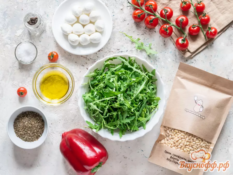 Салат с рукколой, помидорами и кедровыми орехами - Ингредиенты и состав рецепта