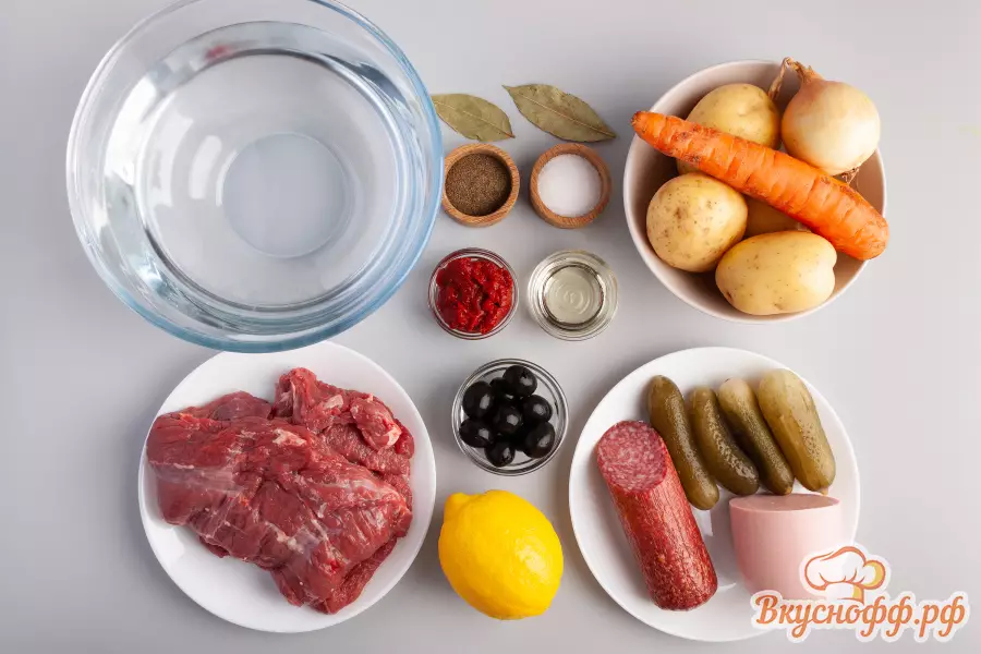 Солянка с огурцами, колбасой и картошкой - Ингредиенты и состав рецепта