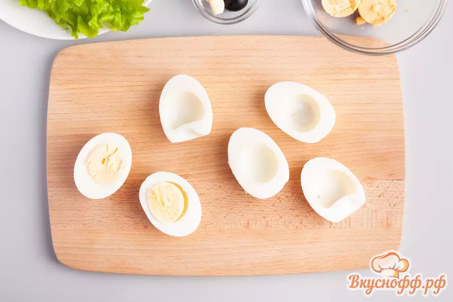 Фаршированные яйца с сыром - Шаг 1