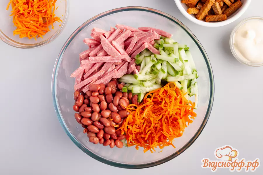 Салат с фасолью и корейской морковью - Шаг 2