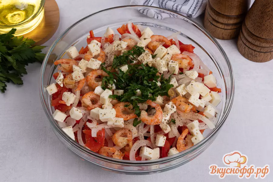 Салат с креветками и сыром - Готовое блюдо