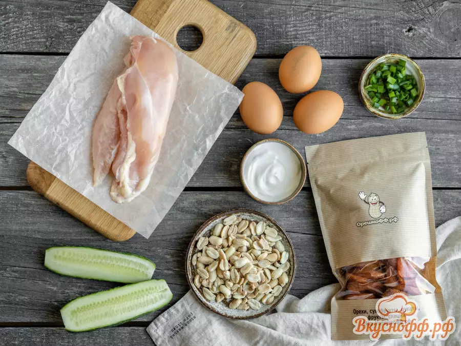 Слоёный салат с курицей и курагой - Ингредиенты и состав рецепта