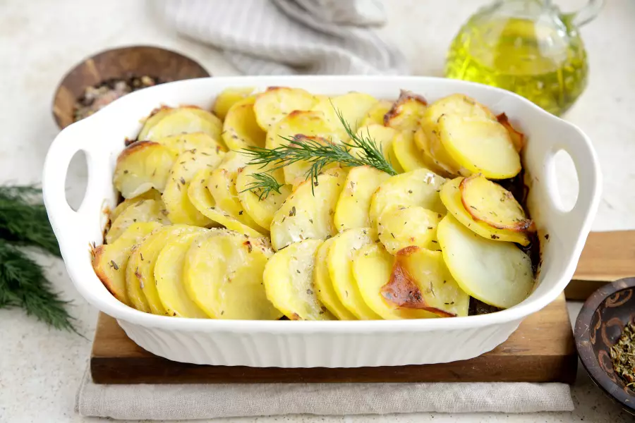 Готовое блюдо картошка с мясом и грибами