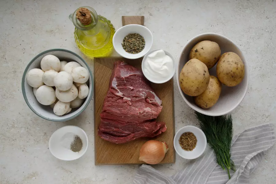 Ингредиенты для рецепта картошка с мясом и грибами