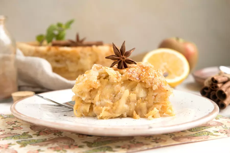 Готовое блюдо насыпной пирог с яблоками