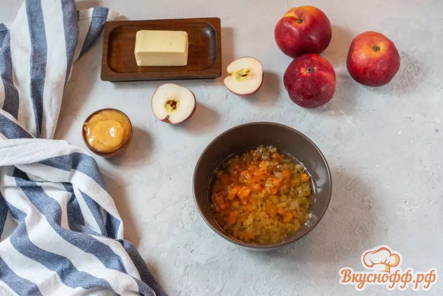 Запечённые яблоки с мёдом, орехами и сухофруктами - Шаг 1